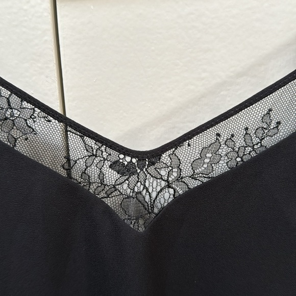 Babaton/ Aritzia - Black Flowy Lace Cami - Picture 3 of 4